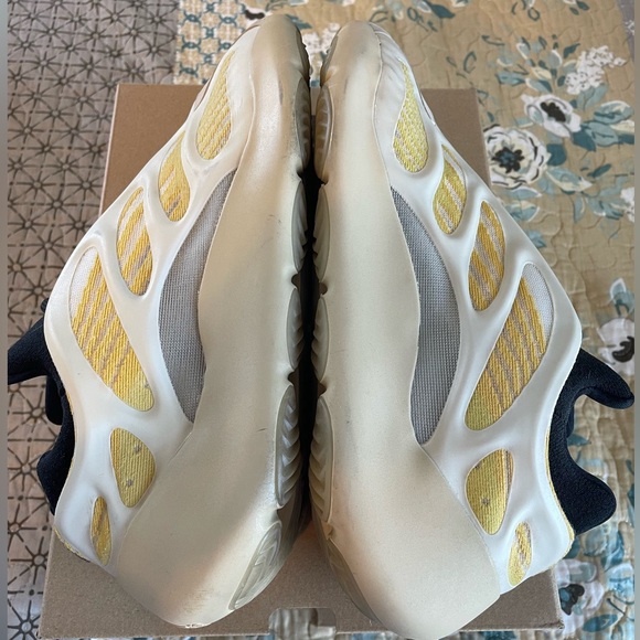 Authentic Adidas Yeezy 700 V3 Safflower Men\'s White Black Yellow Shoes G54853